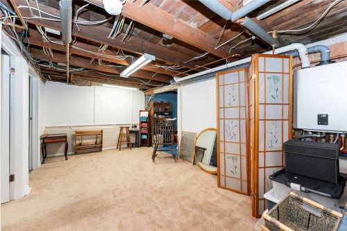 384 Burnside Rd East, Victoria, BC 