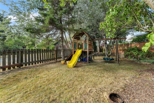384 Burnside Rd East, Victoria, BC 