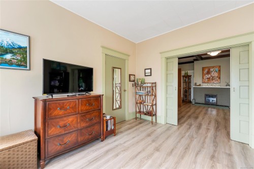 384 Burnside Rd East, Victoria, BC 