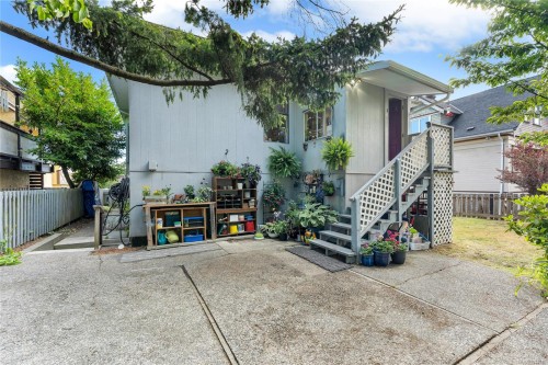 384 Burnside Rd East, Victoria, BC 