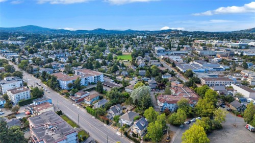 384 Burnside Rd East, Victoria, BC 