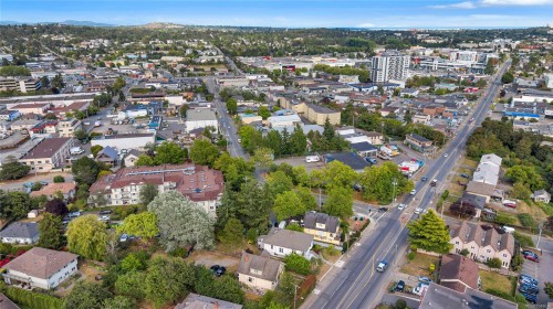 384 Burnside Rd East, Victoria, BC 