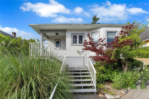 384 Burnside Rd East, Victoria, BC 