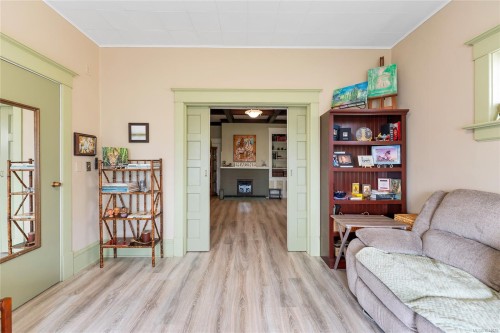 384 Burnside Rd East, Victoria, BC 