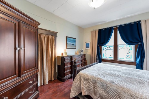 384 Burnside Rd East, Victoria, BC 
