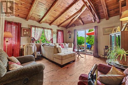 unit 1 - 1092 Rideau Ferry Road, Drummond/North Elmsley, ON - Indoor Photo Showing Living Room