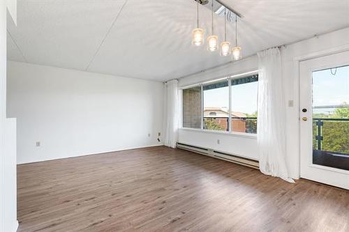 406-85 Swindon Way, Winnipeg, MB - Indoor Photo Showing Other Room