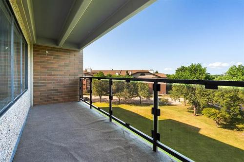 406-85 Swindon Way, Winnipeg, MB - Outdoor With Balcony With Exterior