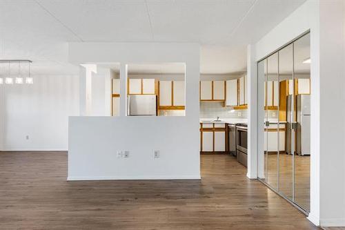 406-85 Swindon Way, Winnipeg, MB - Indoor Photo Showing Kitchen