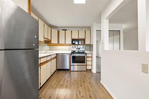 406-85 Swindon Way, Winnipeg, MB - Indoor Photo Showing Kitchen