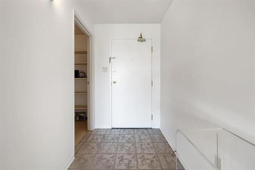 406-85 Swindon Way, Winnipeg, MB - Indoor Photo Showing Other Room