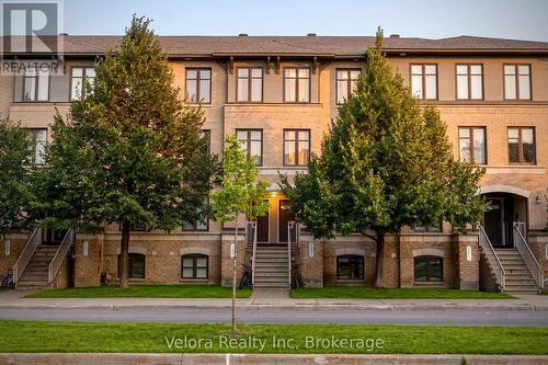583B CHAPMAN MILLS DRIVE  Ottawa, ON K2J 5T1