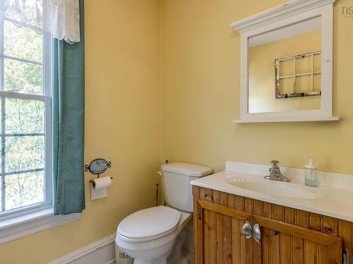 4902 Highway 1, Waterville, NS - Indoor Photo Showing Bathroom