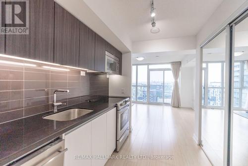 2908 - 85 Queens Wharf Road, Toronto, ON - Indoor Photo Showing Kitchen With Upgraded Kitchen
