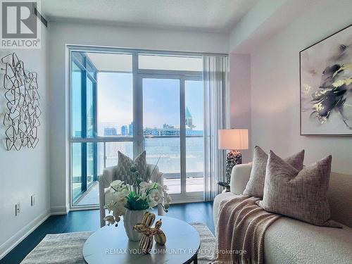 3201 - 5168 Yonge Street, Toronto, ON - Indoor Photo Showing Living Room