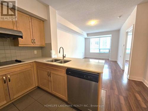 1 Sun Yat Sen Avenue, Markham, ON - Indoor Photo Showing Kitchen With Double Sink