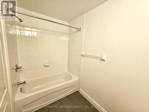 1 Sun Yat Sen Avenue, Markham, ON - Indoor Photo Showing Bathroom