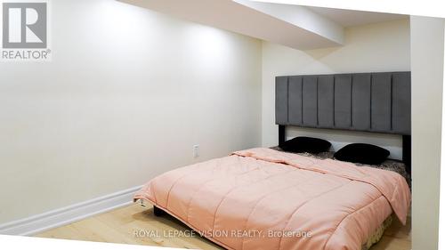 15 Shade Street, Cambridge, ON - Indoor Photo Showing Bedroom