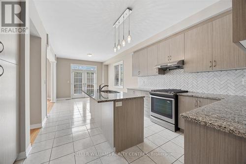 668 Mcgregor Farm Trail, Newmarket, ON - Indoor Photo Showing Kitchen With Upgraded Kitchen