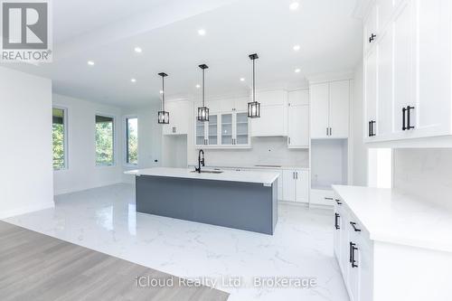 8 Prentis Court, Melancthon, ON - Indoor Photo Showing Kitchen With Upgraded Kitchen