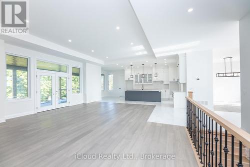 8 Prentis Court, Melancthon, ON - Indoor Photo Showing Other Room