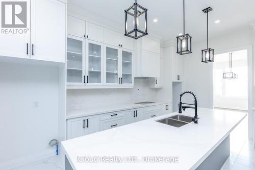 8 Prentis Court, Melancthon, ON - Indoor Photo Showing Kitchen With Double Sink