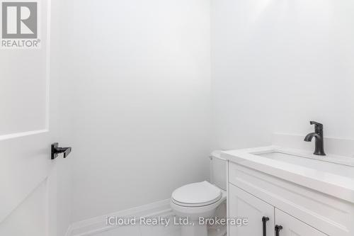 8 Prentis Court, Melancthon, ON - Indoor Photo Showing Bathroom