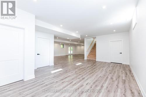 8 Prentis Court, Melancthon, ON - Indoor Photo Showing Other Room