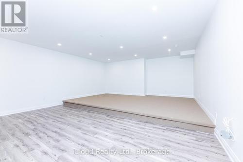 8 Prentis Court, Melancthon, ON - Indoor Photo Showing Other Room