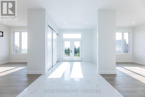 8 Prentis Court, Melancthon, ON - Indoor Photo Showing Other Room
