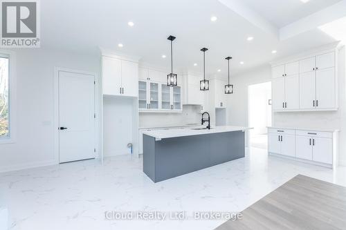 8 Prentis Court, Melancthon, ON - Indoor Photo Showing Kitchen