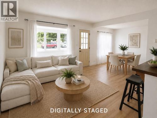664 Rotary Drive, Kimberley, BC - Indoor Photo Showing Living Room