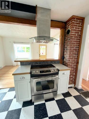 664 Rotary Drive, Kimberley, BC - Indoor Photo Showing Kitchen