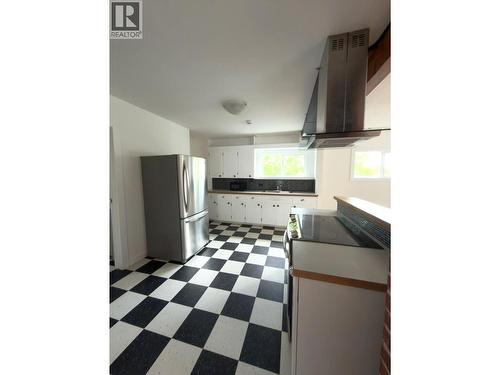 664 Rotary Drive, Kimberley, BC - Indoor Photo Showing Kitchen