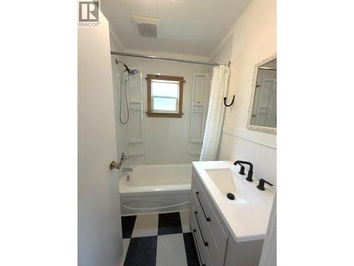 664 Rotary Drive, Kimberley, BC - Indoor Photo Showing Bathroom