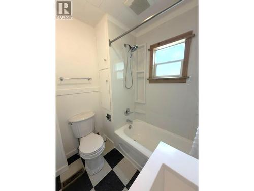 664 Rotary Drive, Kimberley, BC - Indoor Photo Showing Bathroom