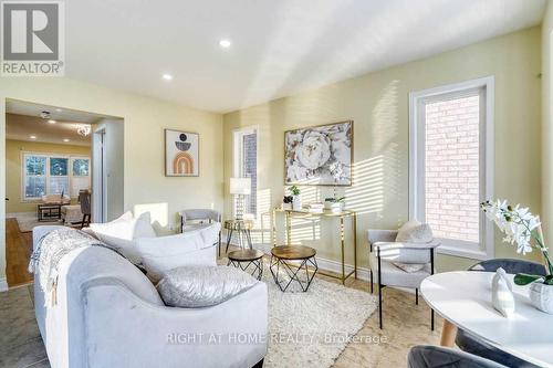 2304 Winlord Place, Oshawa, ON - Indoor Photo Showing Living Room