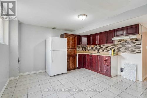 2304 Winlord Place, Oshawa, ON - Indoor Photo Showing Kitchen