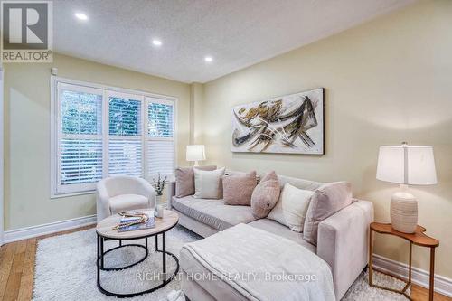 2304 Winlord Place, Oshawa, ON - Indoor Photo Showing Living Room