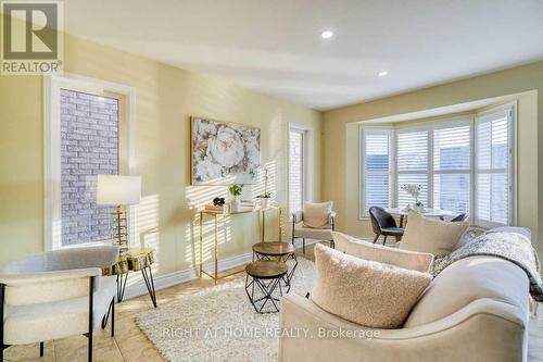 2304 Winlord Place, Oshawa, ON - Indoor Photo Showing Living Room