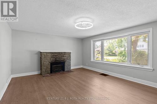 323 Crawford Street, Orillia, ON - Indoor Photo Showing Living Room With Fireplace