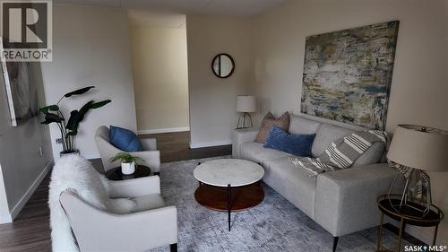 34 31 Centennial Street, Regina, SK - Indoor Photo Showing Living Room