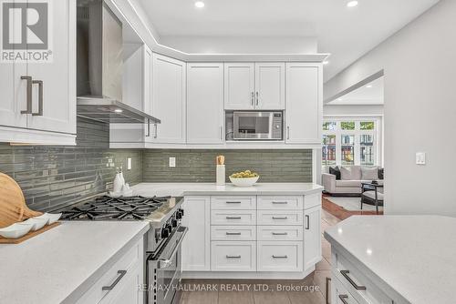 120 Albert Lewis Street, Markham, ON - Indoor Photo Showing Kitchen With Upgraded Kitchen