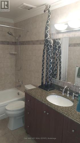 703 - 75 Huxley Street, London South (South E), ON - Indoor Photo Showing Bathroom