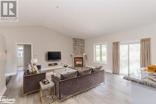 Lot 18 Voyageur Drive, Tiny, ON - Indoor Photo Showing Living Room