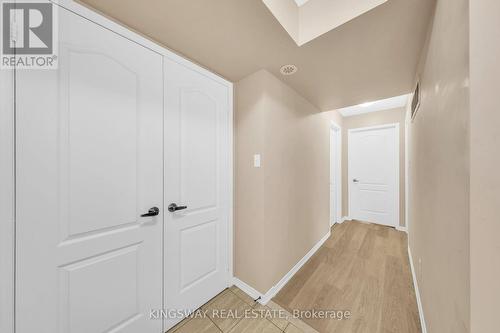 6 - 2557 Sixth Line W, Oakville, ON - Indoor Photo Showing Other Room