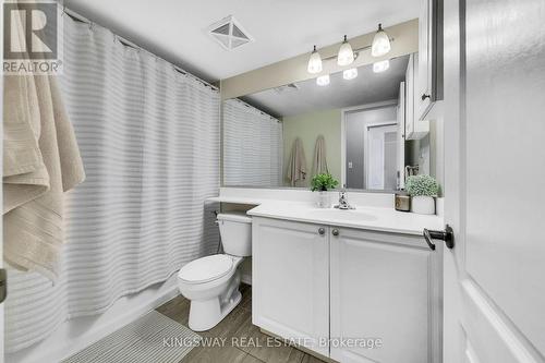 6 - 2557 Sixth Line W, Oakville, ON - Indoor Photo Showing Bathroom