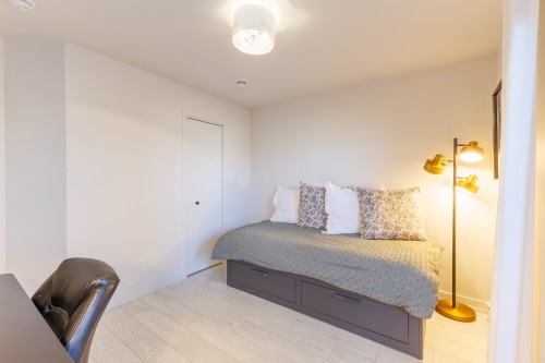 Bedroom - 2-5805 Rue De Champagnier, Brossard, QC - Indoor Photo Showing Bedroom