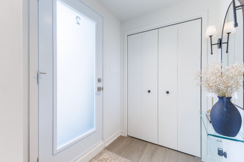 Mud Room - 2-5805 Rue De Champagnier, Brossard, QC - Indoor Photo Showing Other Room