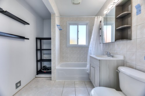 Bathroom - 20 Boul. Goineau, Laval (Pont-Viau), QC - Indoor Photo Showing Bathroom